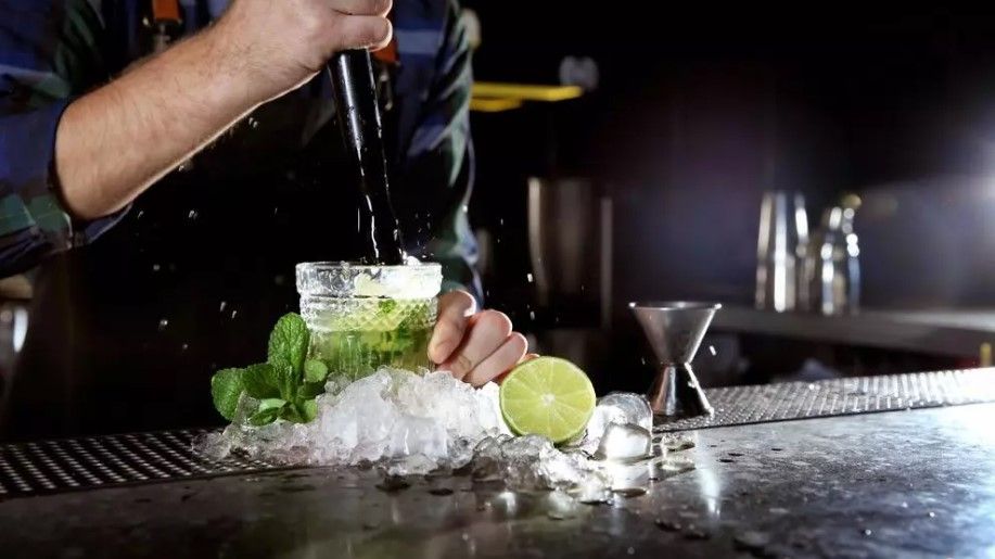 Peralatan Bartender yang Wajib Ada saat Membuat Minuman