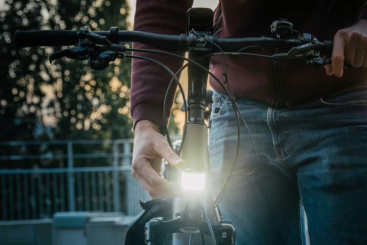 Gowes Tetap Aman dengan 13 Rekomendasi Lampu Sepeda LED Paling Terang!