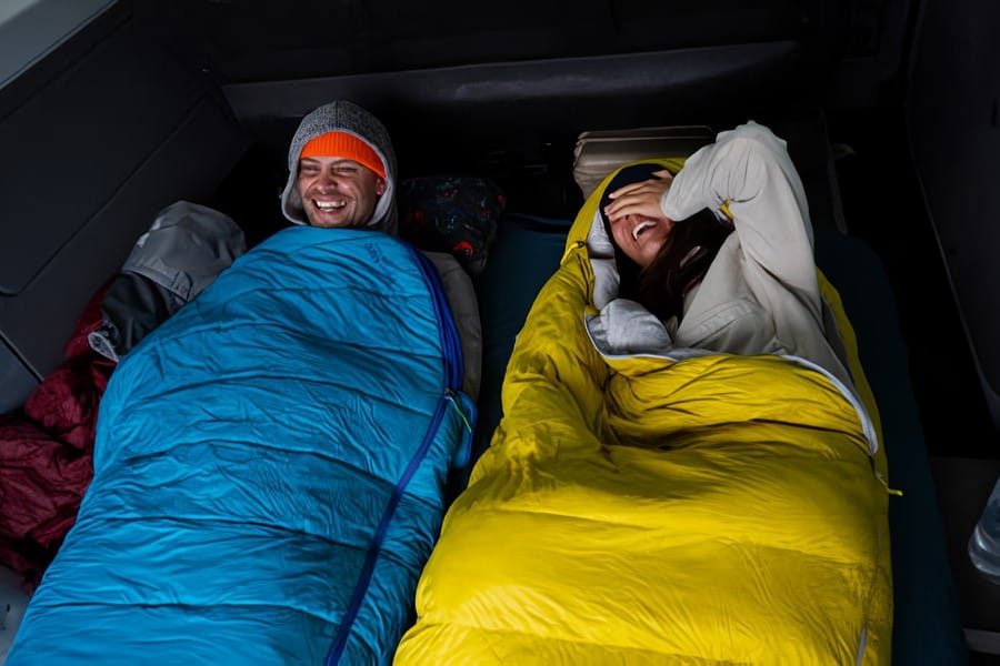 8 Sleeping Bag Camping Terbaik, Nyaman dan Mudah Dibawa